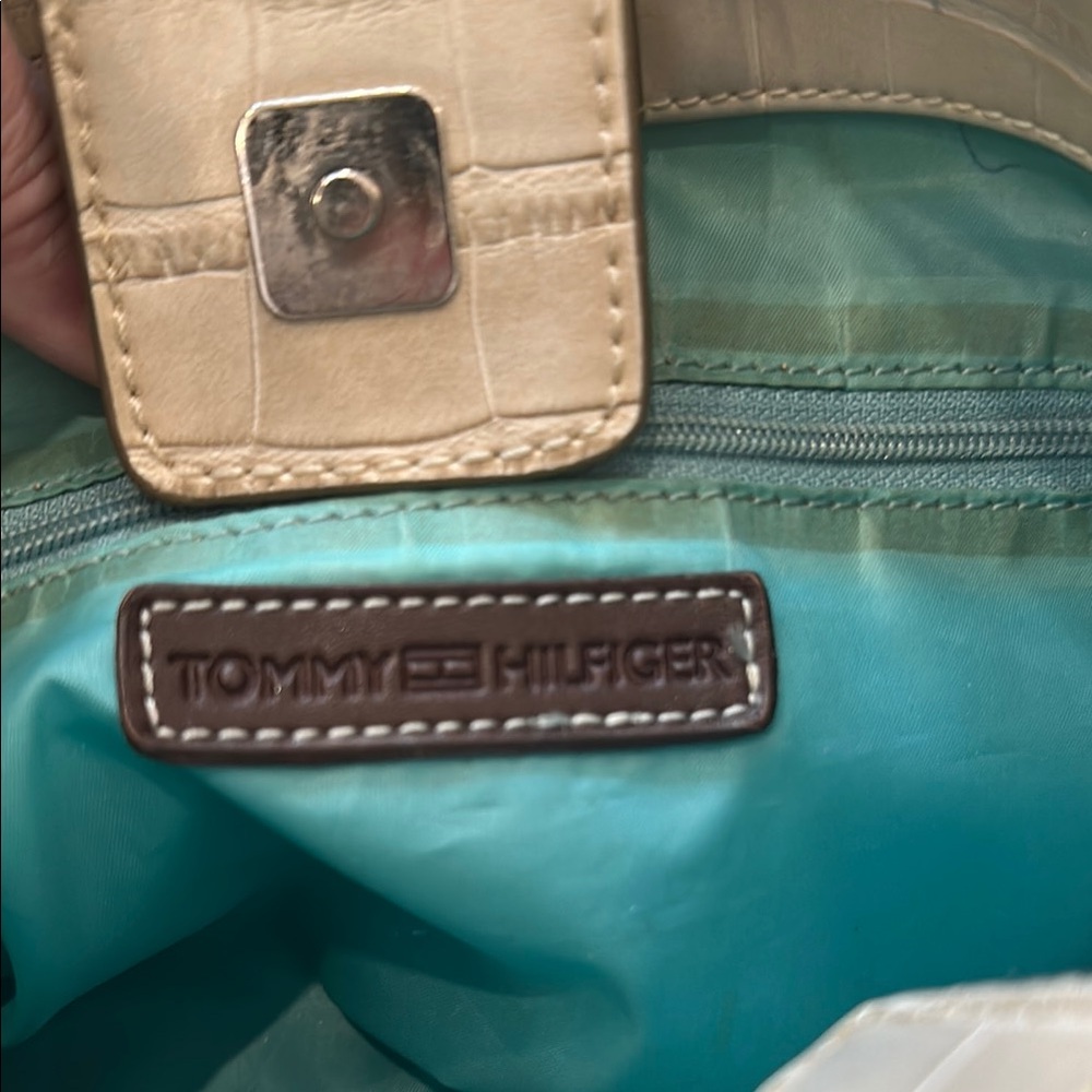 3/$15 Tommy Hilfiger PURSE Cream Embossed Shoulder Bag Purse Silver Hardware - Picture 9 of 12